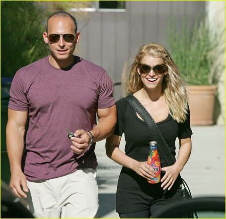 Pasternak (left) and thin Simpson (right) walking together.