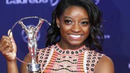 U.S. gymnast Simone Biles poses with the Laureus Sportswoman of the Yea award at the Laureus Sport Awards in Monaco, Feb. 14, 2017. | Photo: EFE