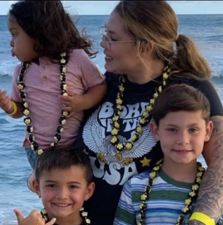 Kailyn with her four kids in Hawaii.