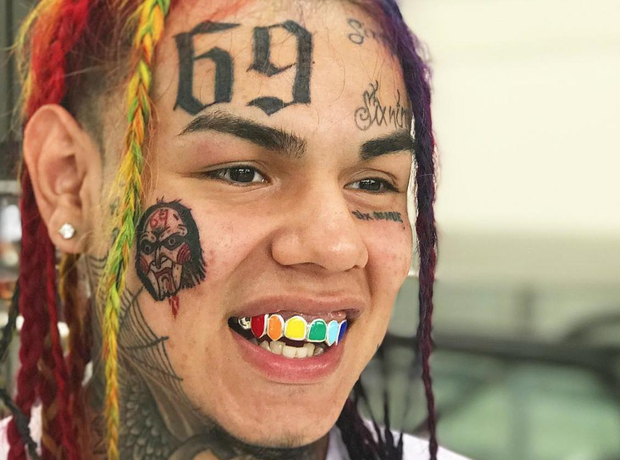 tekashi smiling 