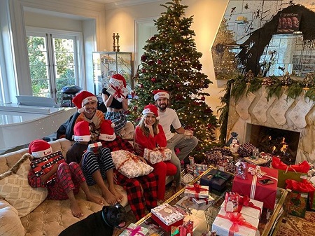 Heidi Klum, husband Tom Kaulitz and her four kids with another person.