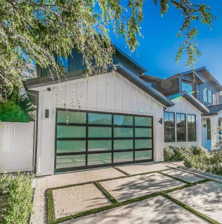 Colin Hanks own a house in Studio City, Los Angeles, California.