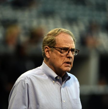 The billionaire Jerry Reinsdorf is the owner Chicago Bulls and White Sox. 