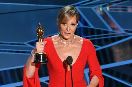 Allison Janney holding her Oscar high.