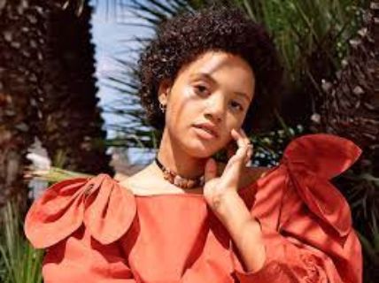 Kiersey Clemons identifies as queer.