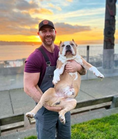 Lee Asher with his pitbull dog